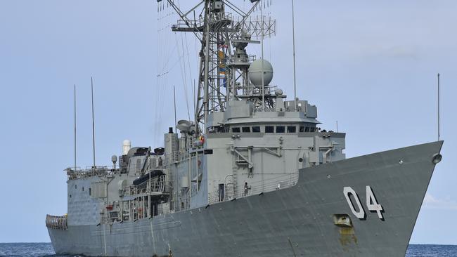 HMAS Darwin began her final passage into Darwin Harbour on Wednesday, November 1, 2017. After 33 years of service and more than a million nautical miles, the warship has farewelled her namesake city before decommissioning next month in Sydney. (AAP Image/Lucy Hughes Jones) NO ARCHIVING