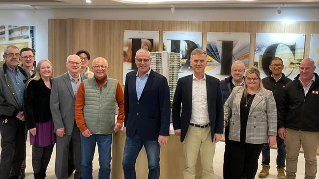 Club Ryde Ex board of directors and Southern Han employees signing the heads of agreement for the new club and residential development.
