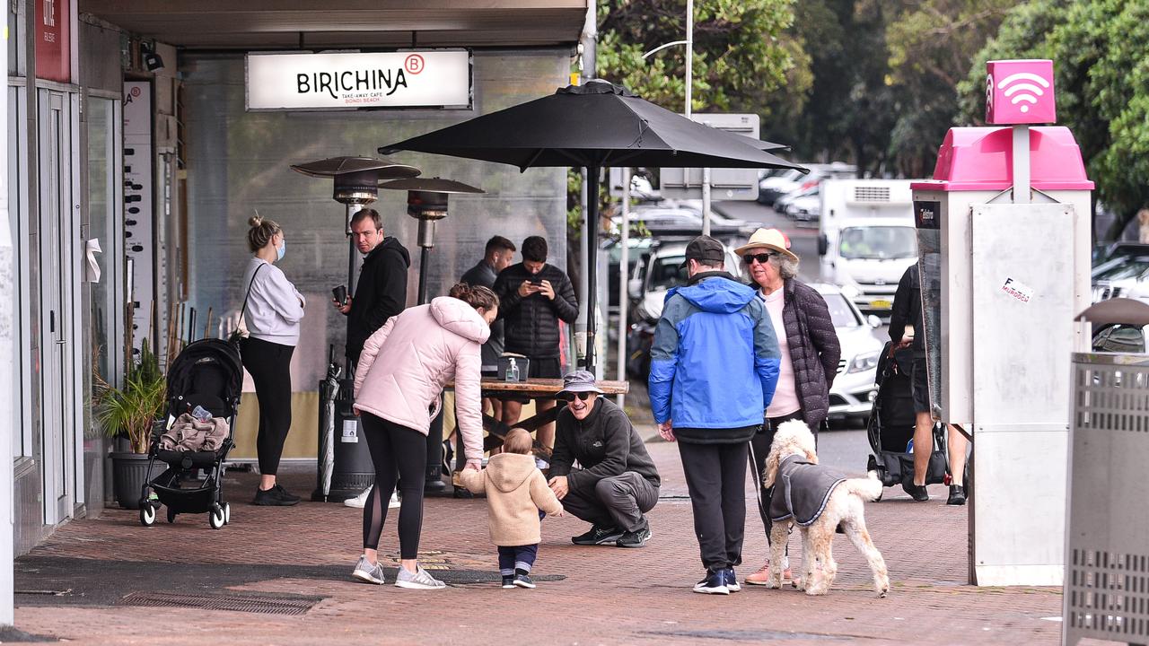 People are seen queuing at a Bondi Beach coffee shop. Picture: NCA NewsWire / Flavio Brancaleone