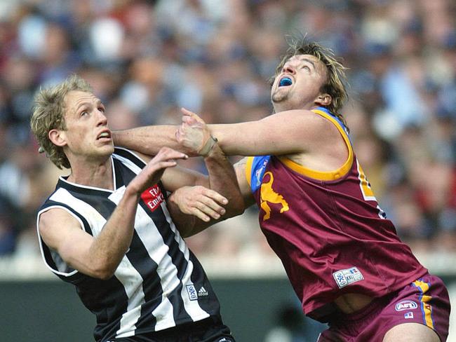 Josh Fraser and Clark Keating do battle for the ball. 2003 Grand Final. Collingwood v Brisbane Lions. MCG.