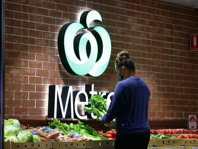 Shoppers in some Woolworths Metro recently noticed signs warning the stores would no longer accept cash as payment. Picture: NCA NewsWire / Gaye Gerard