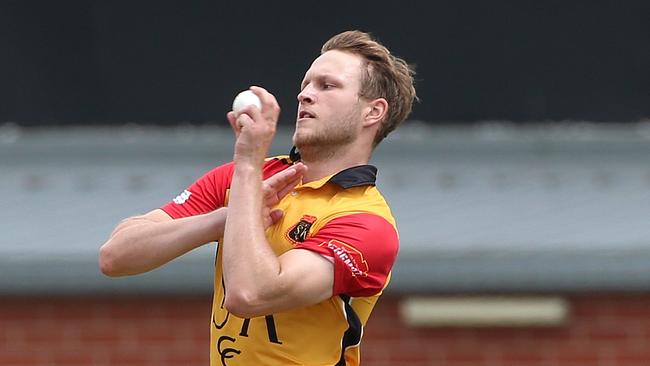 Joshua Bartlett of St Kilda bowling Premier Cricket: Essendon v St Kilda at Windy Hill on Saturday, January 20, 2018, in Essendon, Victoria, Australia.Picture: Hamish Blair