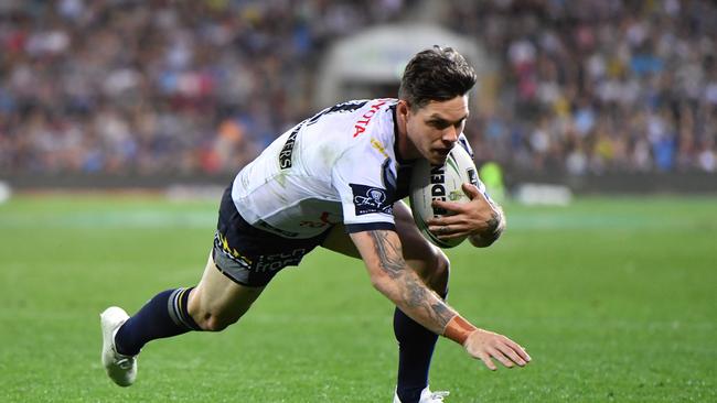 Ben Hampton starred for the Cowboys with two tries. (AAP Image/Darren England)