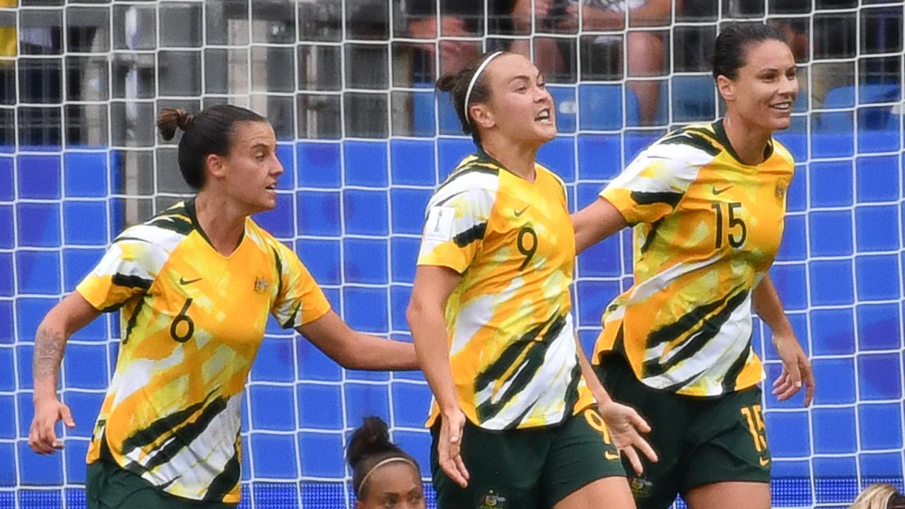 Australia's forward Caitlin Foord (C) celebrates. (Photo by Pascal GUYOT / AFP)