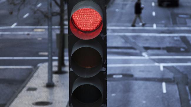 The Opposition wants motorists to be able to turn left on a red light at more intersections — but the Government is seeing red over the plan. Pic: iStock