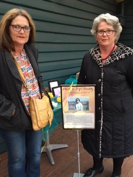 Maureen’s sisters, Lyn Ireland (left) and Debra MacDonell, are still searching for justice.