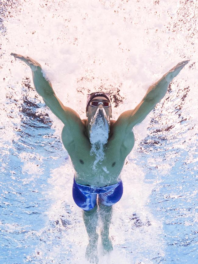 USA's Michael Phelps competes in the Men's 200m Butterfly Semifinal during the swimming event at the Rio 2016 Olympic Games at the Olympic Aquatics Stadium in Rio de Janeiro on August 8, 2016. / AFP PHOTO / François-Xavier MARIT