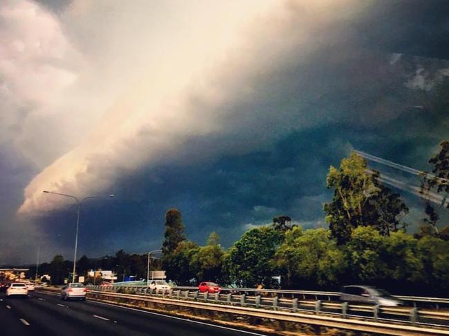 A severe storm rolls in across the Gold Coast: Photo: @rocknroll_phil