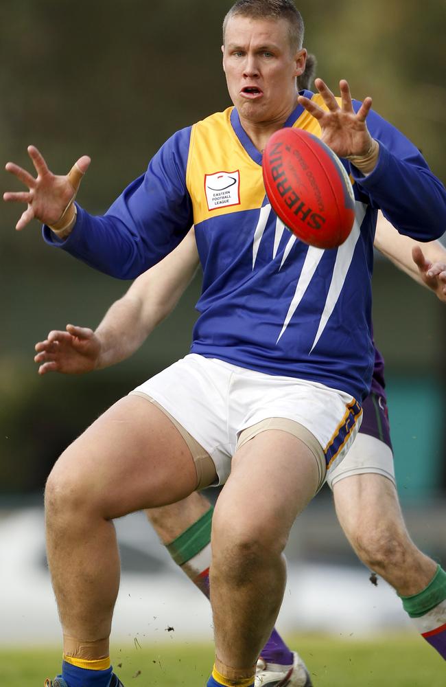 Star goalkicker Darren Sheen has joined Springy Districts.