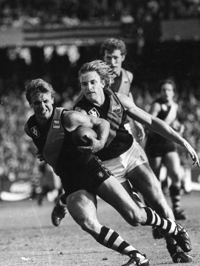 Former Moe star Barry Rowlings playing for Richmond in 1980.