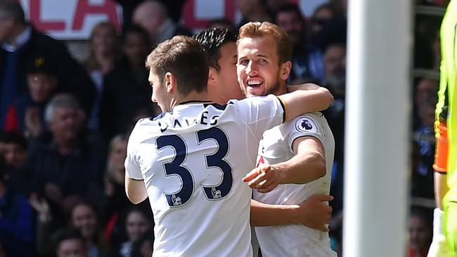 Tottenham Hotspur's English striker Harry Kane (R) celebrates with teammates after scoring.