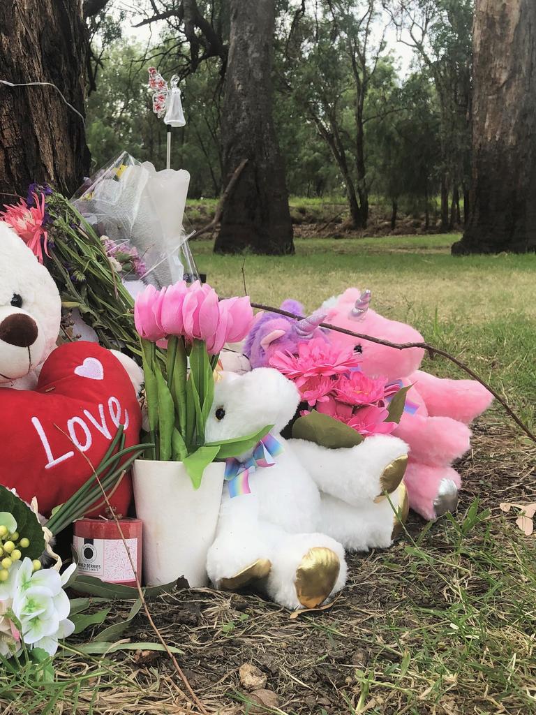 In memory of Kaydence a small shrine sits at the Chinchilla Weir.