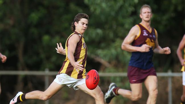 Manunda's Corey Flint kicked between the uprights all afternoon. PICTURE: BRENDAN RADKE.