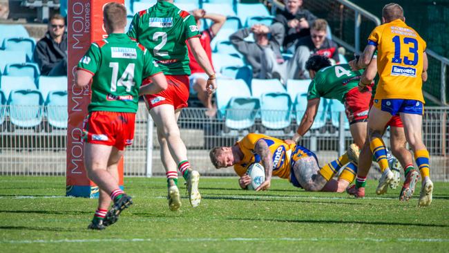 Dapto’s Josh Vaartjes breaking the line to score the try Picture: Thomas Lisson