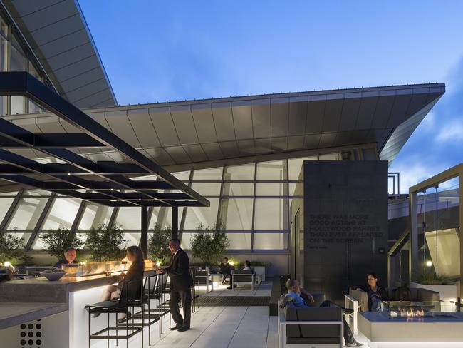 140801 WISH EMBARGO FOR WISH AUGUST 2014 NO REUSE WITHOUT PERMISSION Pic : Lawrence Anderson Star Alliance Lounge LAX outdoor terrace Picture: Captioned As