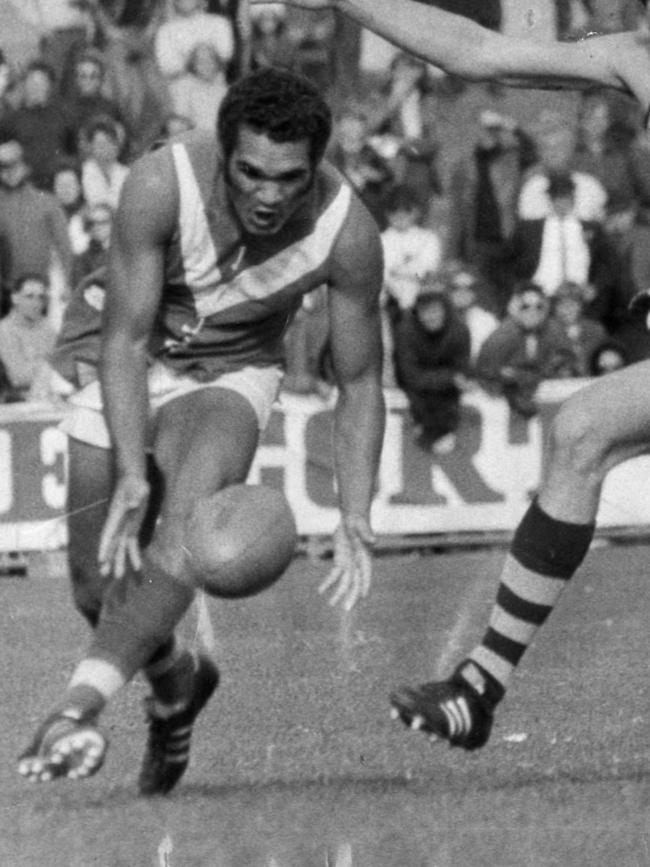 Sonny Morey in action for Central District against Woodville in 1972. Picture: Barry O'Brien