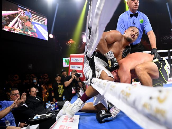 Joey Leilua wrestled, shoved and ultimately won a decision over Chris Heighington. Picture: Jeremy Piper