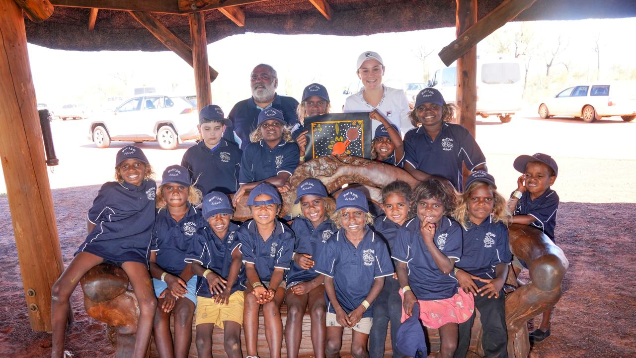 Barty poses with Mutitjulu school students while visiting the community. Picture: Scott Barbour/Tennis Australia