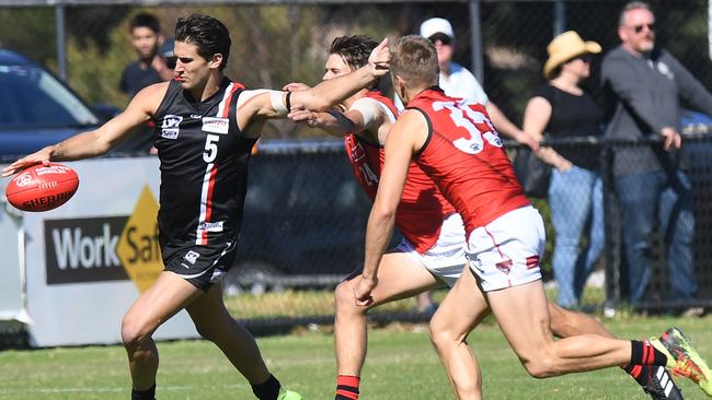 Will Fordham playing for Frankston in 2018.