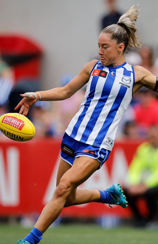 The Roo loves to go around corners. Picture: Dylan Burns/AFL Photos