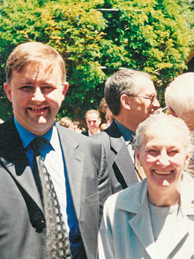 With his beloved mother Maryanne in Sydney in 2001. (Pic: Courtesy of Anthony Albanese)