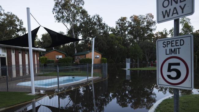 Residents in low-lying areas of Forbes are being told to leave their homes. Picture: Brook Mitchell/Getty Images