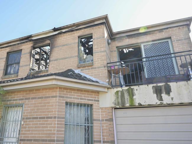 A fire broke out in the upper floor of the western Sydney townhouse. Picture: NCA NewsWIRE/ Monique Harmer