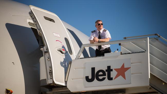 Jetstar has launched a sale fare as low as $30 for flights between Melbourne and Sydney. Picture: NCA NewsWire / Paul Jeffers