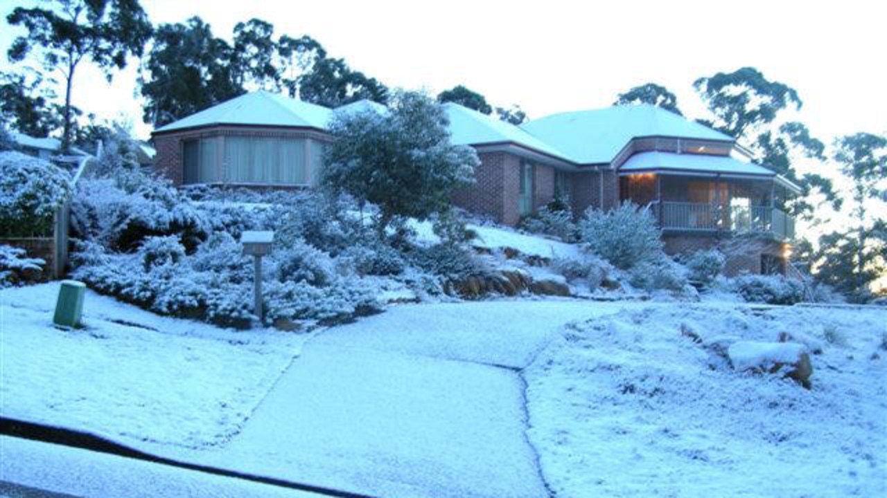 2015: Phil Young’s Snow pix from Blackmans Bay.