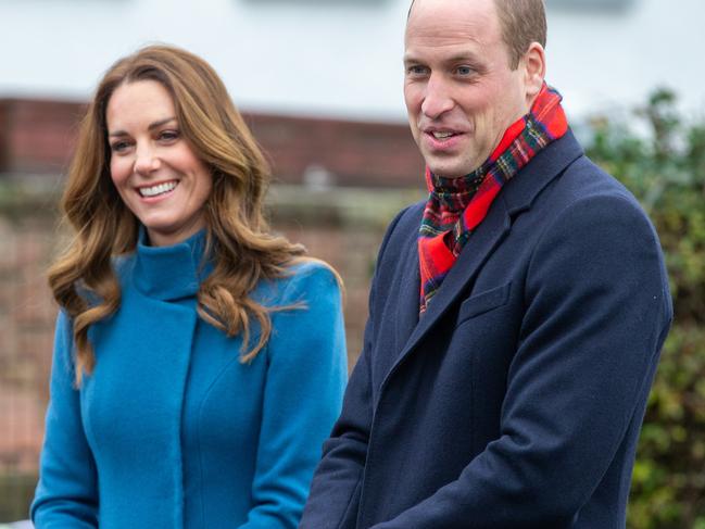 BERWICK-UPON-TWEED, ENGLAND - DECEMBER 07:  Prince William, Duke of Cambridge and Catherine, Duchess of Cambridge meet staff and pupils from Holy Trinity Church of England First School as part of their working visits across the UK ahead of the Christmas holidays on December 7, 2020 in Berwick-Upon-Tweed, United Kingdom. During the tour William and Kate will visit communities, outstanding individuals and key workers to thank them for their efforts during the coronavirus pandemic. (Photo by Andy Commins - WPA Pool/Getty Images)