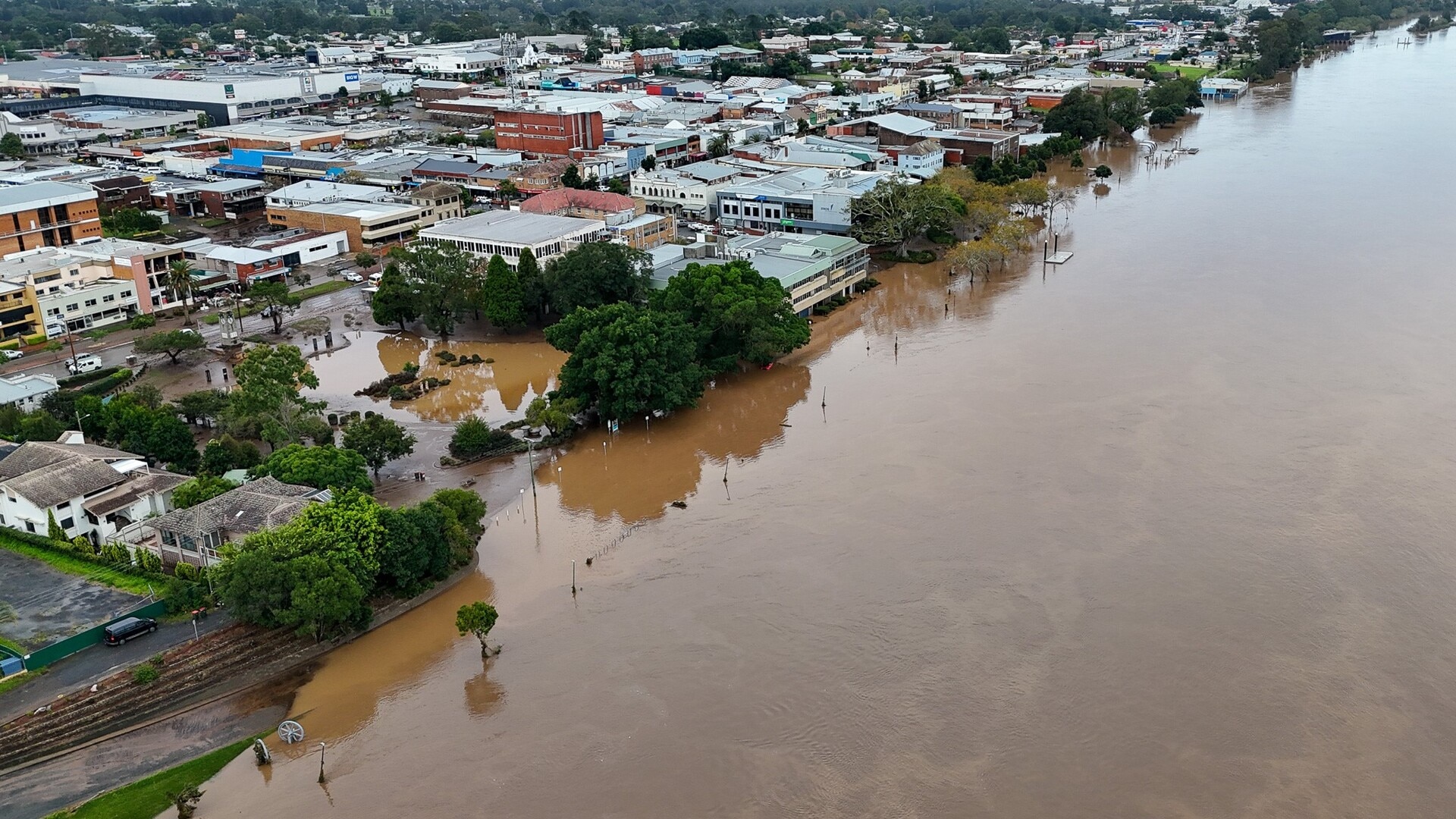 Nearly 50,000 people isolated as flooding intensifies on Mid North Coast