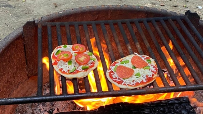 5/14Easy campfire pizza
KaiBearX: “Wood fire naan pizza for dinner tonight!” Picture: Reddit / KaiBearX