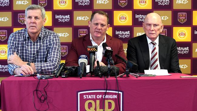 Kevin Walters (centre), Maroons chairman of selectors Gene Miles (left) and QRL chairman Bruce Hatcher in 2018.