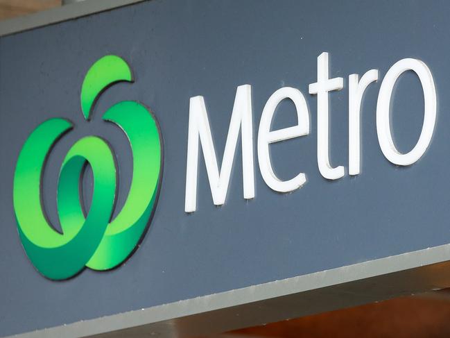 SYDNEY, AUSTRALIA - NewsWire Photos DECEMBER 29, 2020. Locals are seen at the Woolworths Metro supermarket at Bondi Beach on Campbell parade which is on the Covid-19 Alert list provided by the NSW Health, in Sydney Australia. Picture: NCA NewsWire / Gaye Gerard