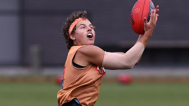 Jack Ginnivan stretches for a mark. Picture: Michael Klein