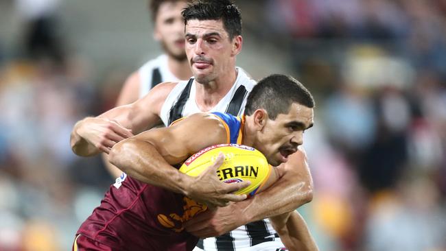 Charlie Cameron is tackled by Collingwood’s Scott Pendlebury. Picture: Getty Images