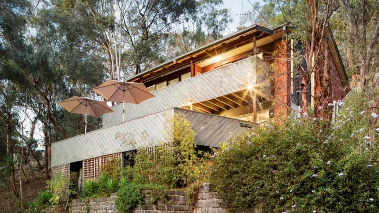 16 Diamond Creek Rd, Greensborough, also sold at auction on Saturday.