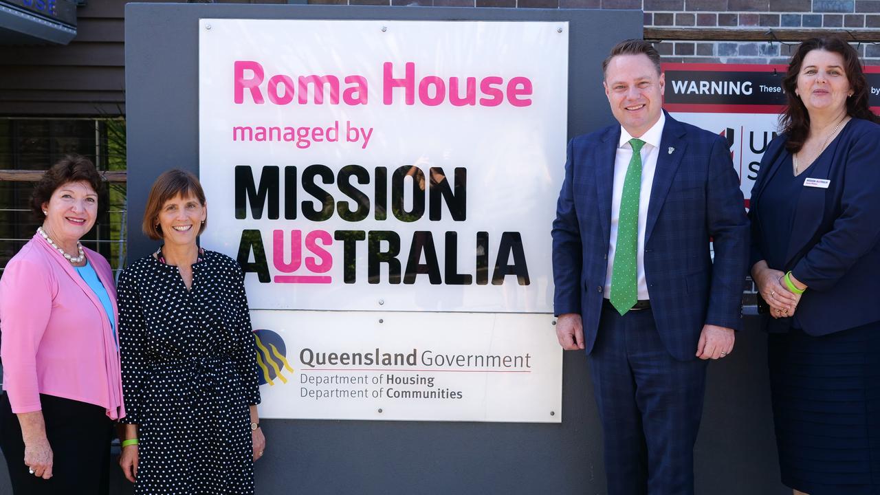 Councillor Vicki Howard, Fiona Terry, Lord Mayor Adrian Schrinner and Janet Maher meet at Roma House.