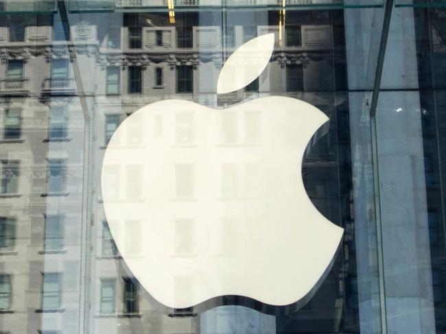 (FILES) In this file photo taken on September 14, 2016 the Apple logo at the entrance to the Fifth Ave. Apple store in New York. - Apple on July 30, 2020, reported higher profits in the past quarter, with strong gains in sales of wearables, accessories and services amid a global pandemic. (Photo by Don EMMERT / AFP)