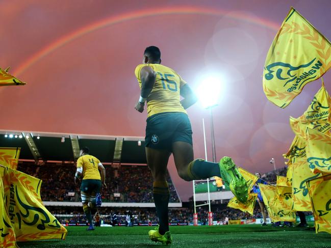 PERTH, AUSTRALIA - SEPTEMBER 09: Israel Folau of the Wallabies runs onto the field during The Rugby Championship match between the Australian Wallabies and the South Africa Springboks at nib Stadium on September 9, 2017 in Perth, Australia.  (Photo by Cameron Spencer/Getty Images)