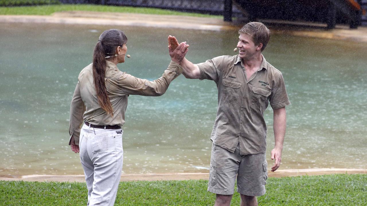 Robert Irwin high-fived his mother Teri Irwin. Picture: NCA NewsWire/Tertius Pickard