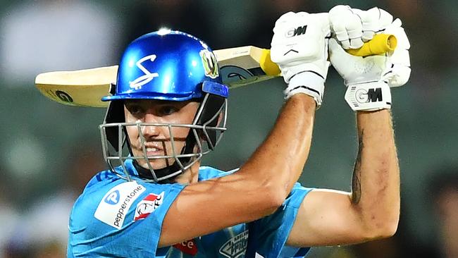 ADELAIDE, AUSTRALIA - JANUARY 05: Matt Short of the Strikers bats during the Men's Big Bash League match between the Adelaide Strikers and the Hobart Hurricanes at Adelaide Oval, on January 05, 2023, in Adelaide, Australia. (Photo by Mark Brake/Getty Images)