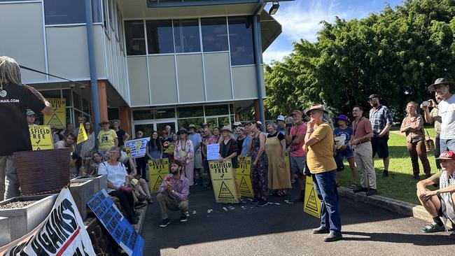 Gas field Free Northern Rivers held a protest outside and inside Lismore council at their extraordinary meeting on Thursday to fight for the retention of numerous symbolic signs that marked the defeat of coal seam gas fracking in the Northern Rivers.