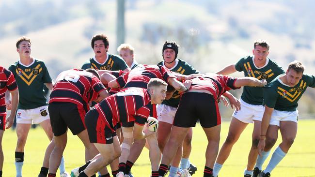 St Edward's College hooker Tyler Moriaty looks for a runner in the opening match of the NRL Schoolboy Cup.. Picture by Peter Lorimer.