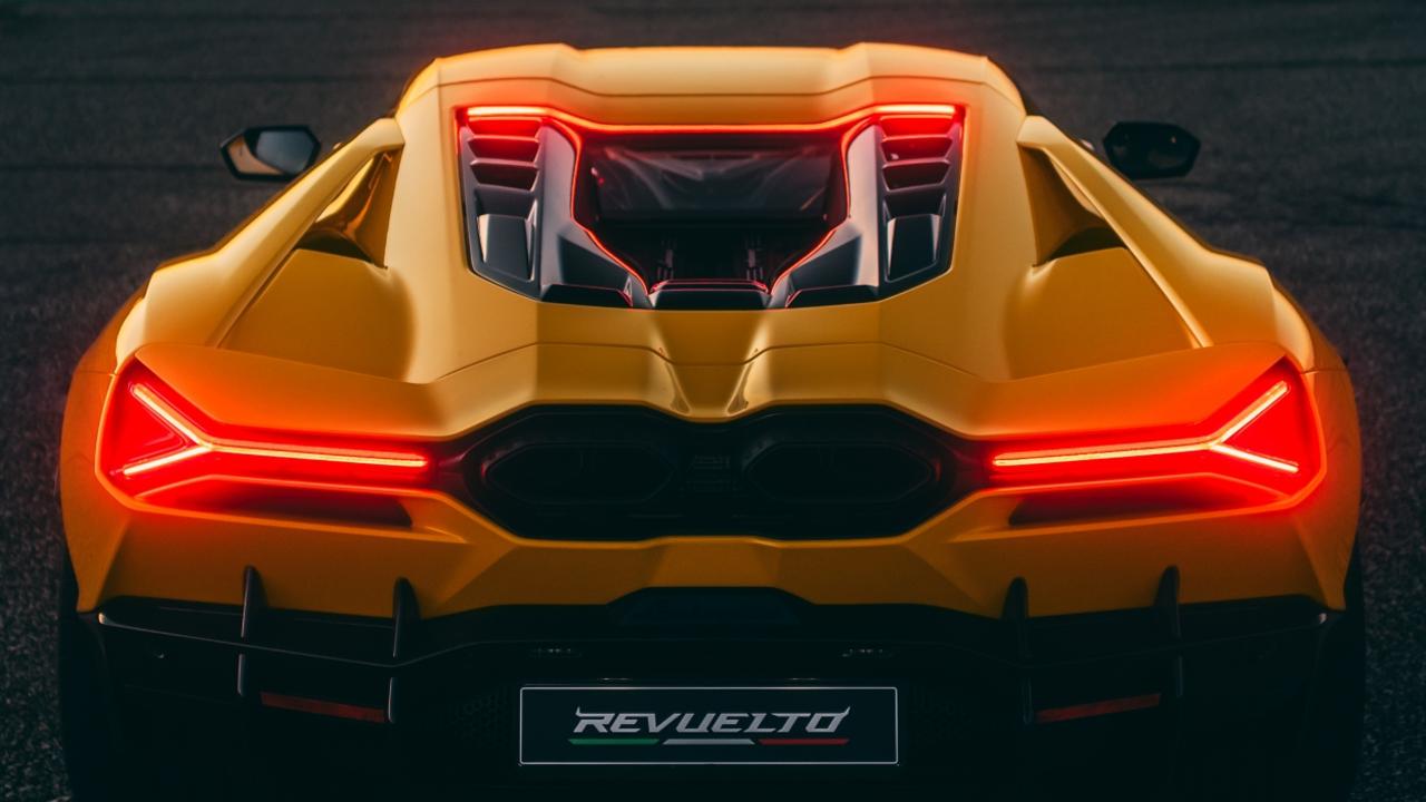 2023 Lamborghini Revuelto new car review