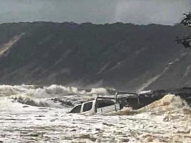 A driver this morning gambled and lost attempting to go round the Mudlo Rocks at Rainbow Beach just before high tide. Rainbow Beach Towing