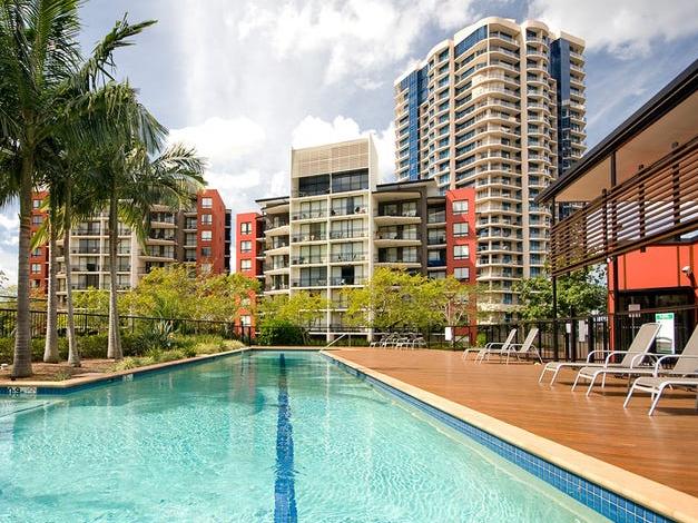 A unit in this block on Goodwin St in Kangaroo Point is for sale at over $399,000.