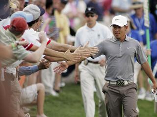 Anthony Kim gets high fives from fans as he walks to the 17th green during the final round of the Wachovia Championship Golf Tournament in Charlotte, North Carolina 04/05/2008.