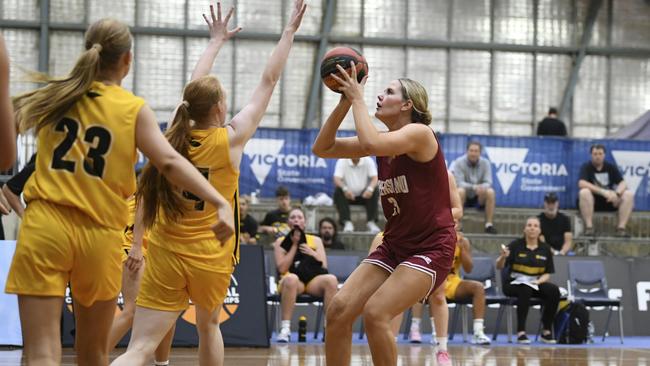 Queensland's Ella Gordon shoots over the WA Defenders at the BA Undero-20 National Championships. Picture: Sport in Focus