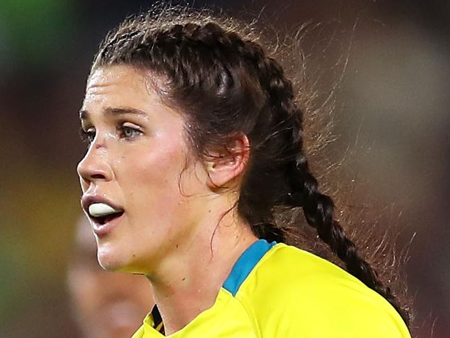 GOLD COAST, QUEENSLAND - APRIL 14:  Charlotte Caslick of Australia breaks away to score a try during Rugby Sevens on day 10 of the Gold Coast 2018 Commonwealth Games at Robina Stadium on April 14, 2018 on the Gold Coast, Australia.  (Photo by Mark Kolbe/Getty Images)